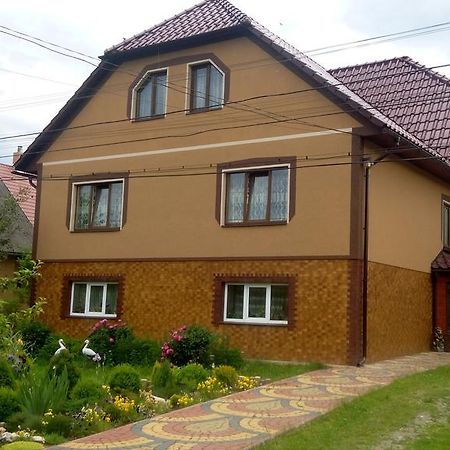 Sadyba Gostynniy Dvir Izki Esterno foto