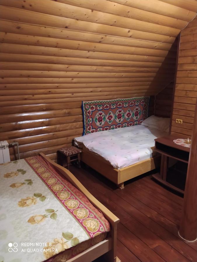 Sadyba Gostynniy Dvir Izki Esterno foto