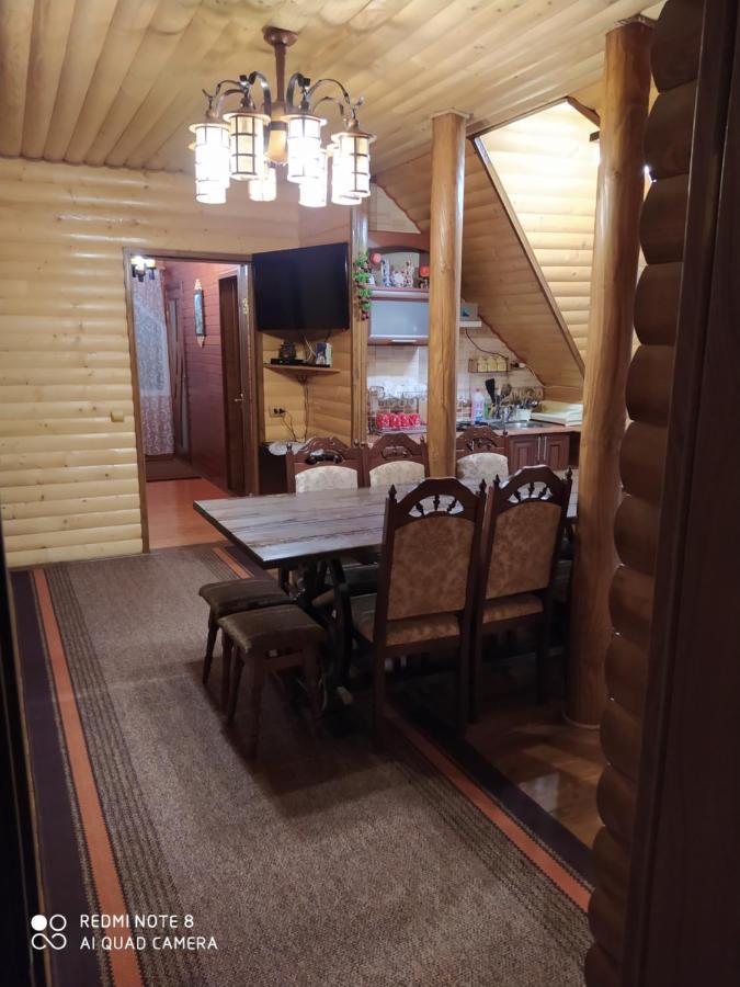 Sadyba Gostynniy Dvir Izki Esterno foto