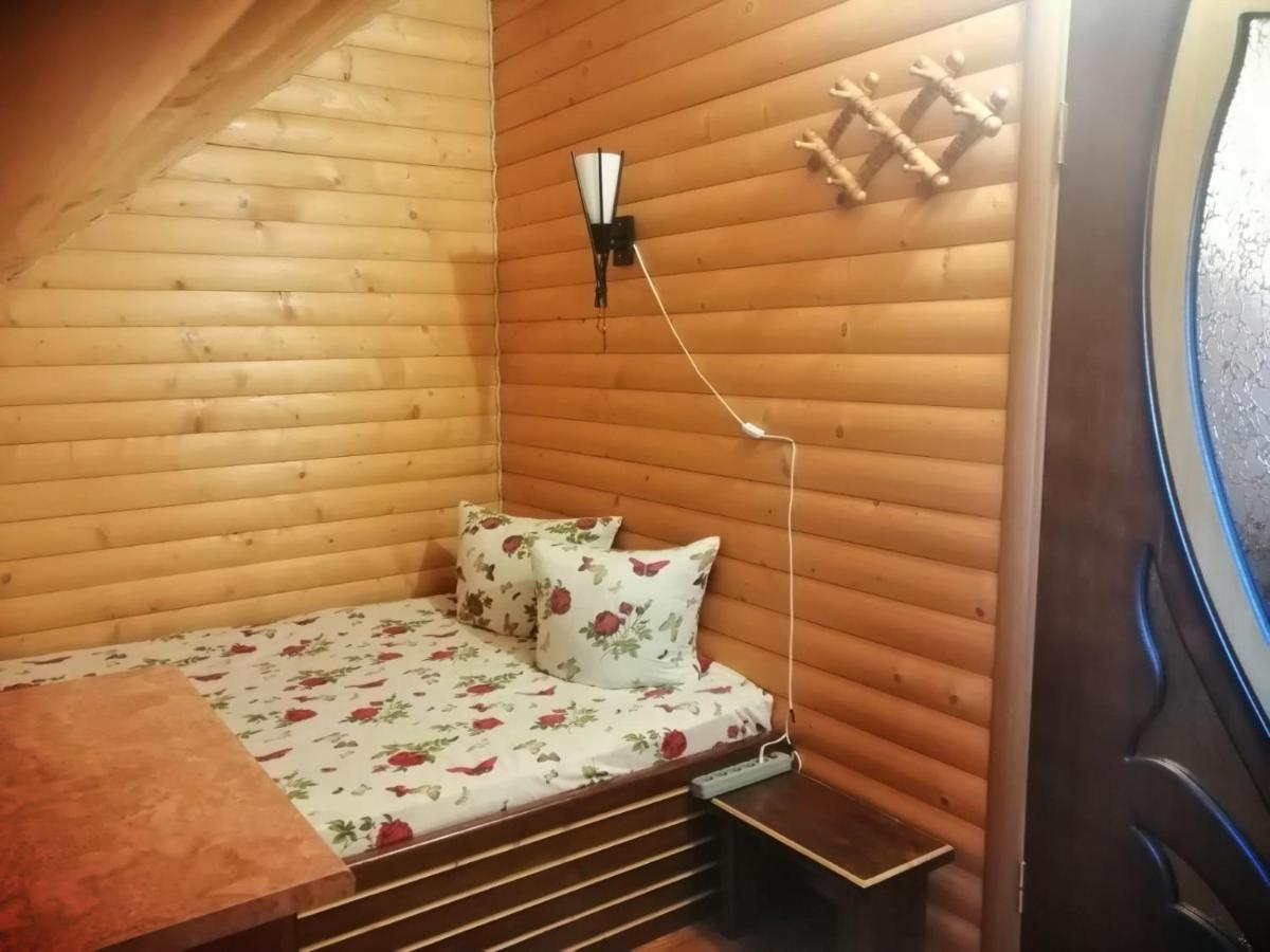 Sadyba Gostynniy Dvir Izki Esterno foto