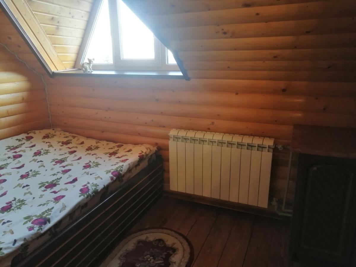 Sadyba Gostynniy Dvir Izki Esterno foto