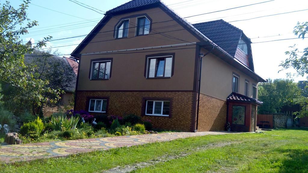 Sadyba Gostynniy Dvir Izki Esterno foto